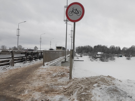 В Пскове не хватает техники для уборки снега