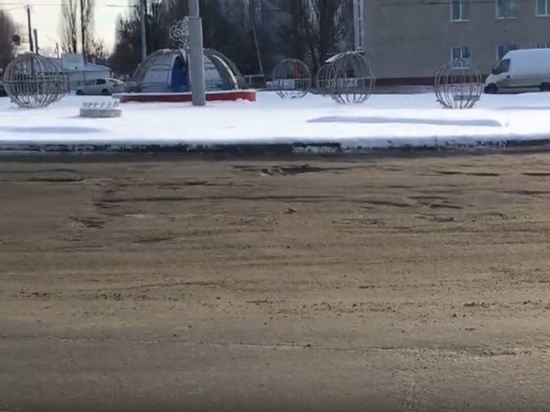 В Московском микрорайоне Брянска на кольце разрушился асфальт