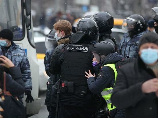 Песков обозначил необходимость проверки нарушения прав задержанных на протестных акциях