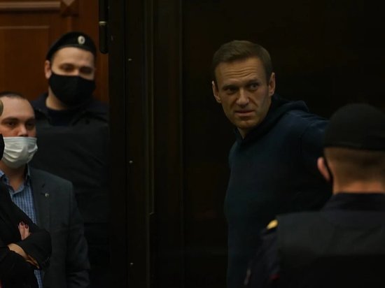 Прокурор попросила заключить Навального под стражу и отправить в колонию
