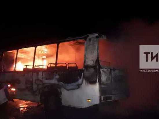 Автобус сгорел на трассе под Бугульмой