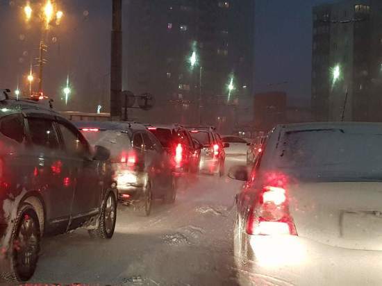 Петрозаводск встал в пробках из-за снегопада
