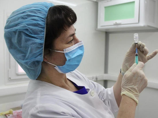 Жители Барнаула смогут получить вакцину от ковида в еще одном мобильном пункте
