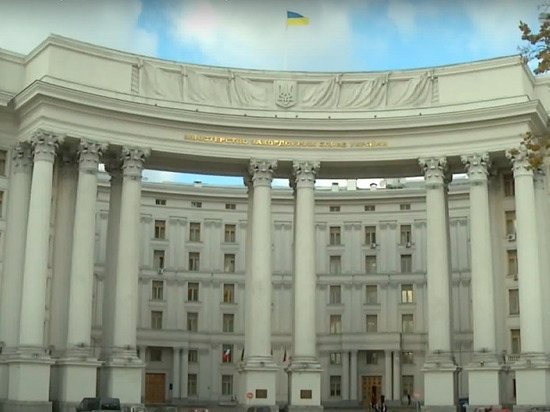 Украина поддержала высланных из России дипломатов