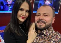 На днях участник шоу «Три аккорда» Ярослав Сумишевский вместе с супругой попали в аварию под Красноярском, где у них должен был состояться концерт
