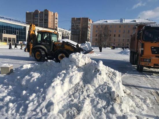 Более 50 человек очищают улицы Рязани от снега