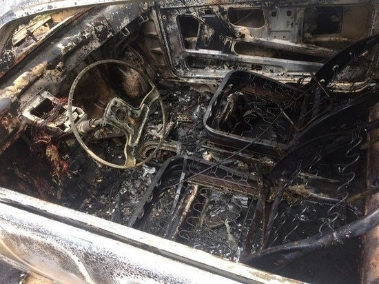 В Смоленской области сгорел гараж с автомобилем внутри.