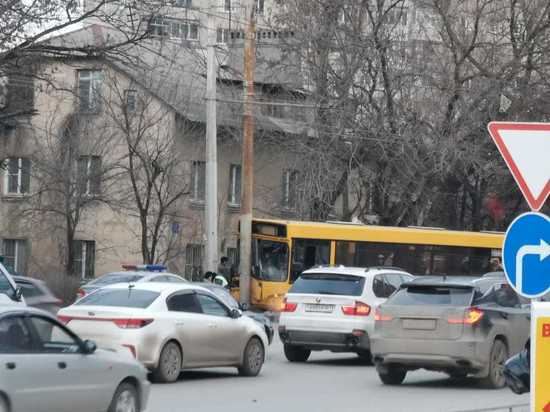Стали известны подробности аварии пассажирского автобуса в Ростове