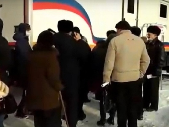 Барнаульские антимасочники устроили акцию против вакцинации от COVID-19