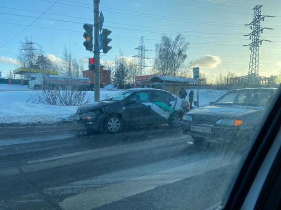 В Туле на Рязанской улице произошло ДТП с машиной каршеринга