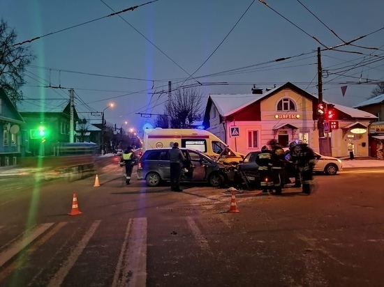 Два человека пострадали при ДТП на переулке в Твери