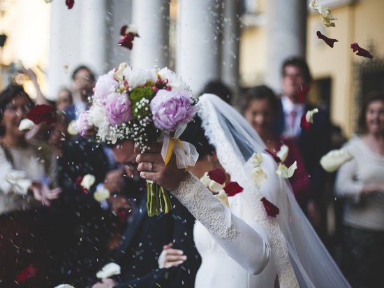 Число гостей на свадьбах забайкальцев увеличили до 8 из-за спада пандемии