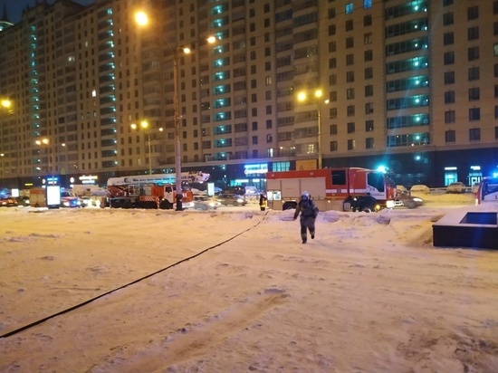 В Екатеринбурге горит 23-этажное административное здание