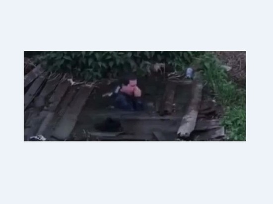 ГУФСИН прокомментировало видео с ныряющим в выгребную яму заключенным