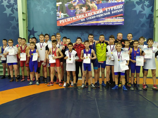 В Донецке провели соревнования по греко-римской борьбе