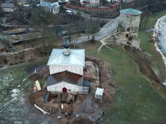 Стало известно, кто погребен в древних склепах у псковской Гремячки