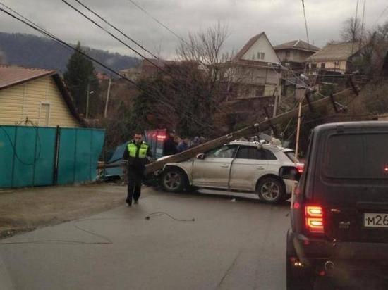 В районе Сочи из-за неосторожного водителя посёлок остался без света
