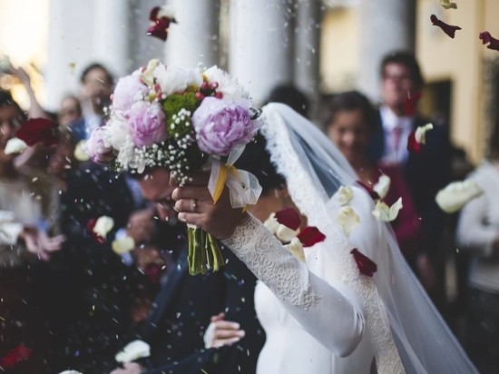 Число свадеб в России за год уменьшилось на 18,5%