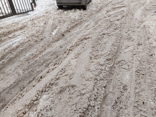 Красноярцы жалуются на сугробы и грязь на улицах
