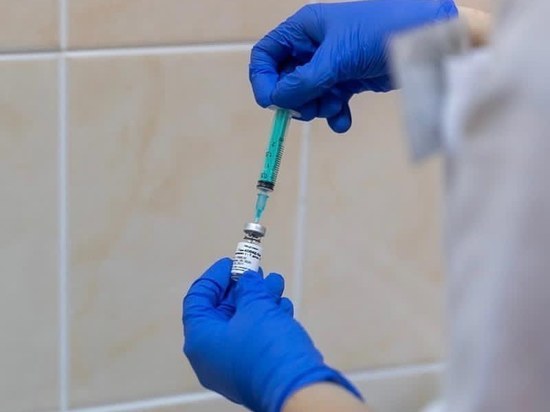 В Псковской области платные клиники не прививают от коронавируса
