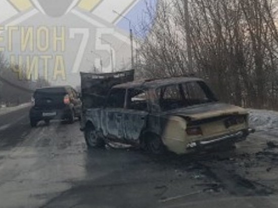 «Жигули» сгорели рядом с автозаправкой в Чите