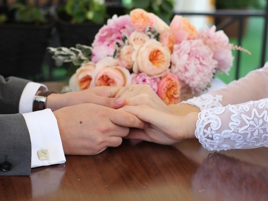 Двенадцать пар заключат браки в «зеркальную дату» февраля в Забайкалье