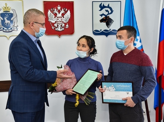 Молодая семья из Ямальского района купит дом на средства жилищного сертификата