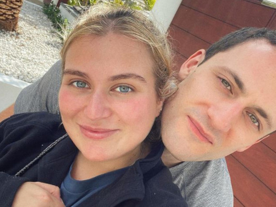 Дочь олигарха Абрамовича выложила пикантное фото с женихом