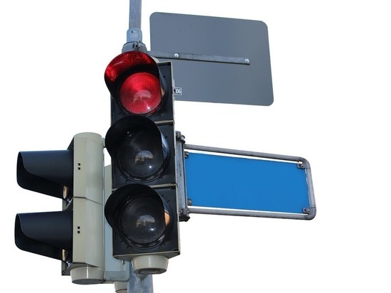 Полицейские нашли водителя-нарушителя, который чуть не сбил женщину с коляской в Смоленске