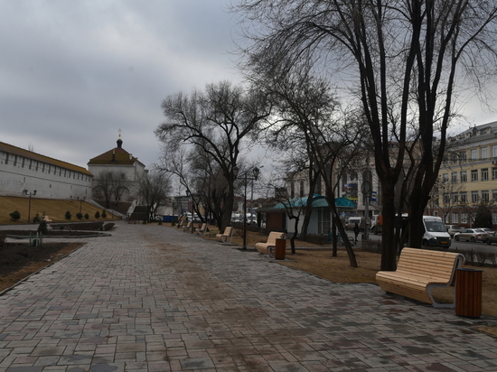 В Астрахани около Ульянова можно присесть