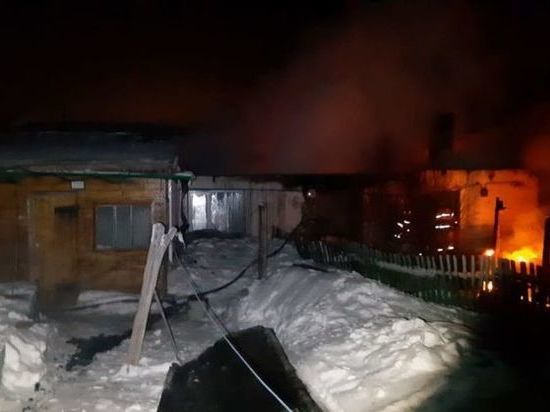 Житель Башкирии развел костер прямо в доме: от гибели людей спас извещатель