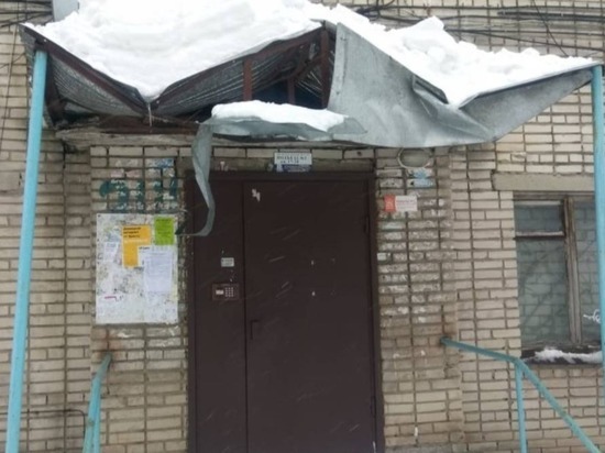 Барнаульцы активно жалуются на «снежные крыши» по специальному номеру в WhatsApp