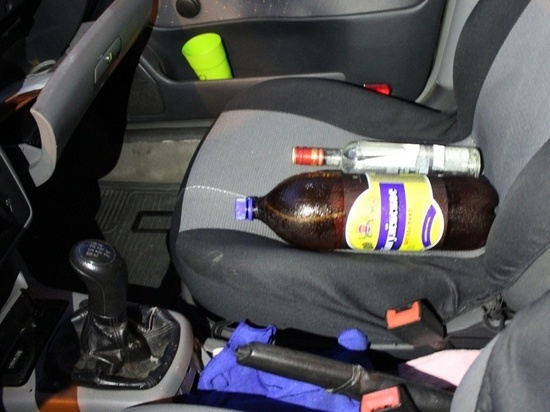 В Шира пьяная таксистка объяснила запах алкоголя, надышавшим в салоне пассажиром
