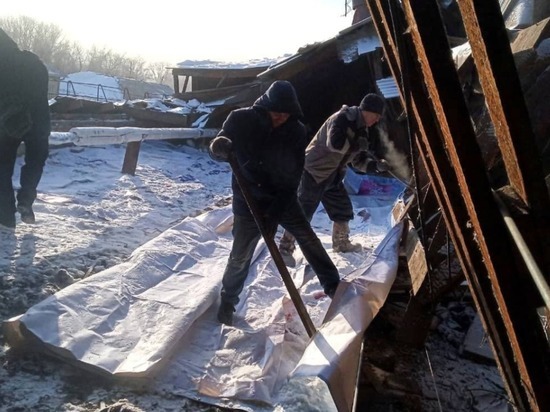 В Барнауле приступили к демонтажу крыши после обрушения в доме на Потоке