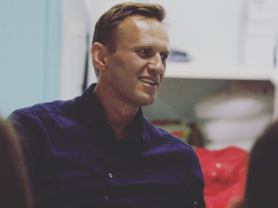 Навального в тюрьме засыпали сотнями фотографий котиков