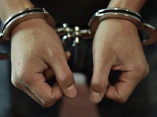 Полицейские в Твери задержали молодых людей с 20-ю свертками
