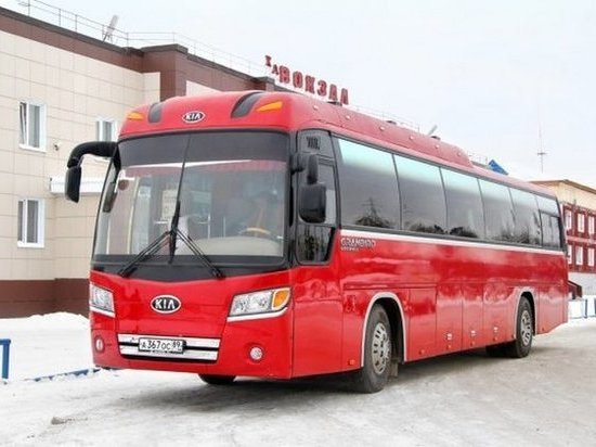 В Абакане междугородний автобус врезался в Тойоту перед «зеброй»