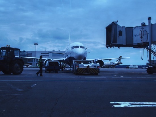 Жительницу Красноярска оштрафовали за курение электронной сигареты в самолете