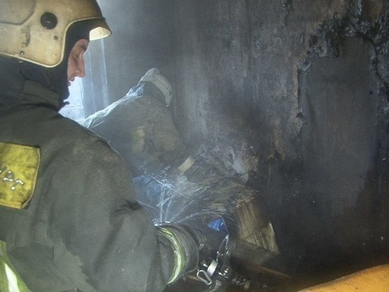 Огонь объял строительные леса в строящемся доме на Светлановском