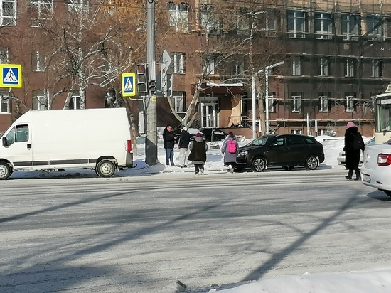 В Челябинске на улице Воровского умер мужчина