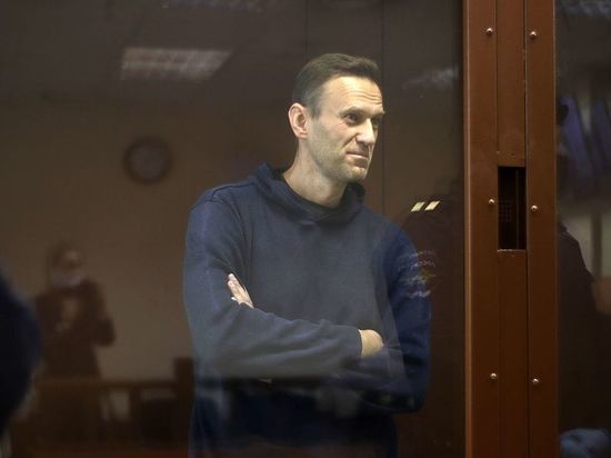 Защита Навального заявила судье о его отводе