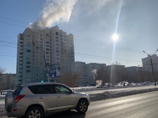 Пожилая женщина выпала из окна многоэтажки в Барнауле