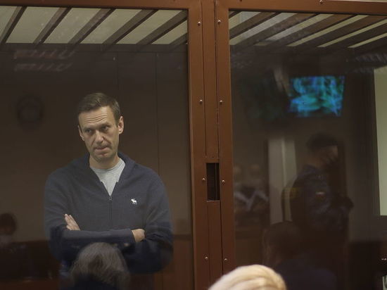 Судья объявила перерыв из-за поведения Навального
