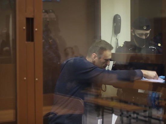 Суд объявил перерыв из-за того, что Навальный не реагирует на замечания
