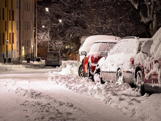 Эксперты объяснили, как вести себя при "снежном коллапсе" водителям