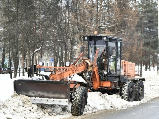 В Ярославль перебросили снегоуборочную технику со всего региона