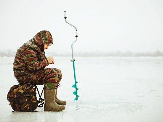 Советы любителям зимней рыбалки дали псковские спасатели