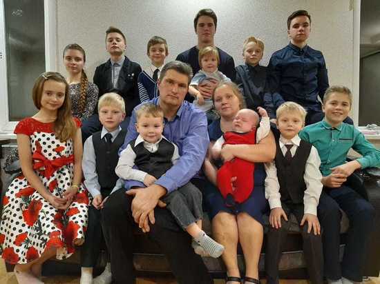 13 детей и новое авто:  многодетная семья из Тверской области купила "Газель" по губернаторской программе