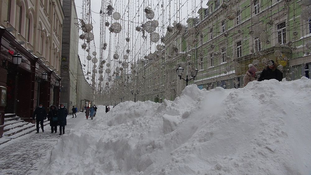 Декабре выпадет снег. Сильный снегопад в Москве 2021. Сугробы в Москве 2021. В Москве выпал снег 2021. Сугробы в Москве 2022.