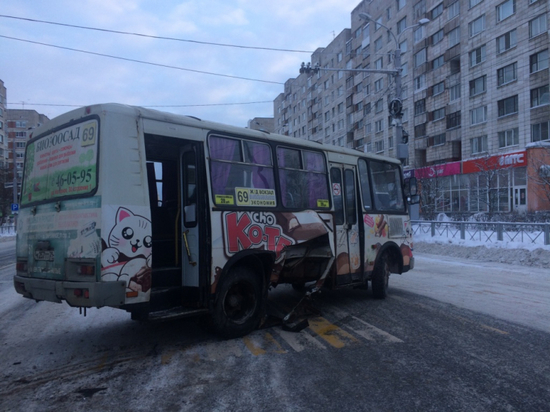 В Архангельске два человека пострадали в ДТП с участием автобуса